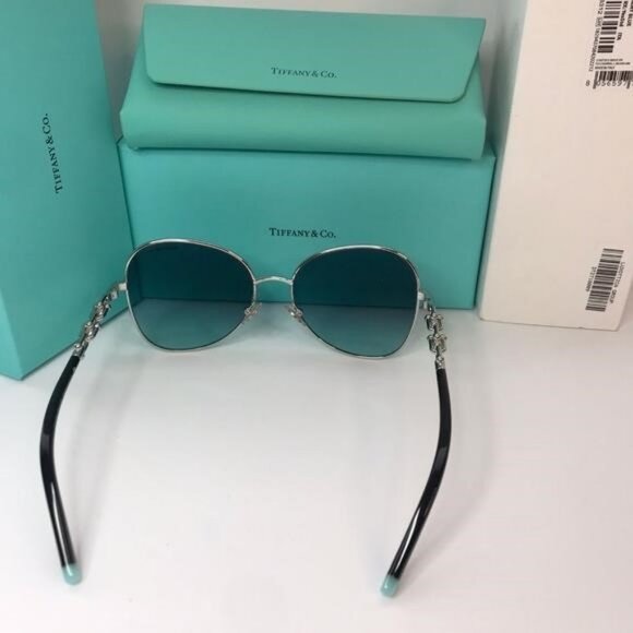 New original TIFFANY TF3086 6001/9S This aviator sunglass comes in silver - Picture 8 of 12